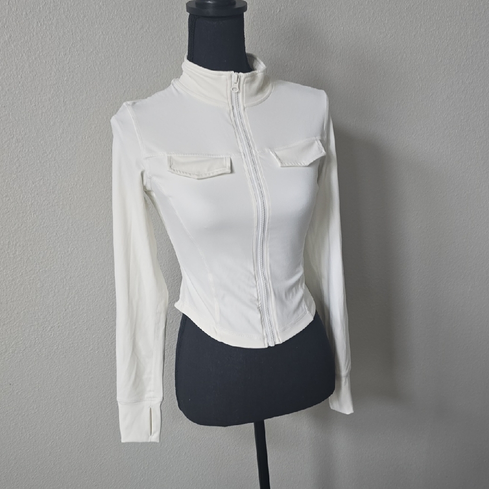 Elegant White Zipped Top
